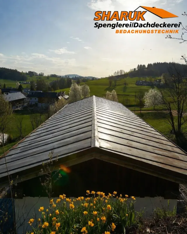 Die Temperaturen steigen 🌞
Unsere Projekte draußen machen wieder mehr Spaß.
Plötzlich geht die Arbeit wieder mit mehr Leichtigkeit von der Hand.
Die Natur um uns herum erwacht aus ihrem Winterschlaf und bringt alles zum blühen 🌱
 
Der Frühling auf dem Dach ist jedes Jahr ein besonderes Gefühl 😍
Du willst dieses Gefühl auch erleben?
Dann schick uns schnell deine Bewerbungsunterlagen zu
Den Kontakt findest du natürlich in der Bio 👉
 
#handwerk #frühlingserwachen #spenglerei #dachdeckerei #rosenheim