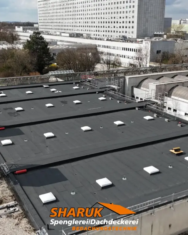 Große Flächen kann jeder 😉
Qualität leider nicht.
 
Wenn ihr absolute Präzisionsarbeit für euer Industrieprojekt wollt,
dann sind WIR genau das richtige Team für euch 💪
 
#bayernbaut #spenglereifachbetrieb #flachdach #rosenheim #präzisionsarbeit