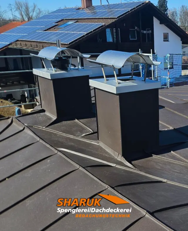 Dächer, Kaminverkleidungen und Dachanschlüsse? 
Machen wir nicht irgendwie... ⚠️
Wir machen es richtig 👍
 
Denn wenn es am Dach richtig läuft, 
bleibt es unten garantiert trocken 😉
 
#dachdeckerei #spenglerei #bayernsdächer #rosenheim #qualitätsarbeit
