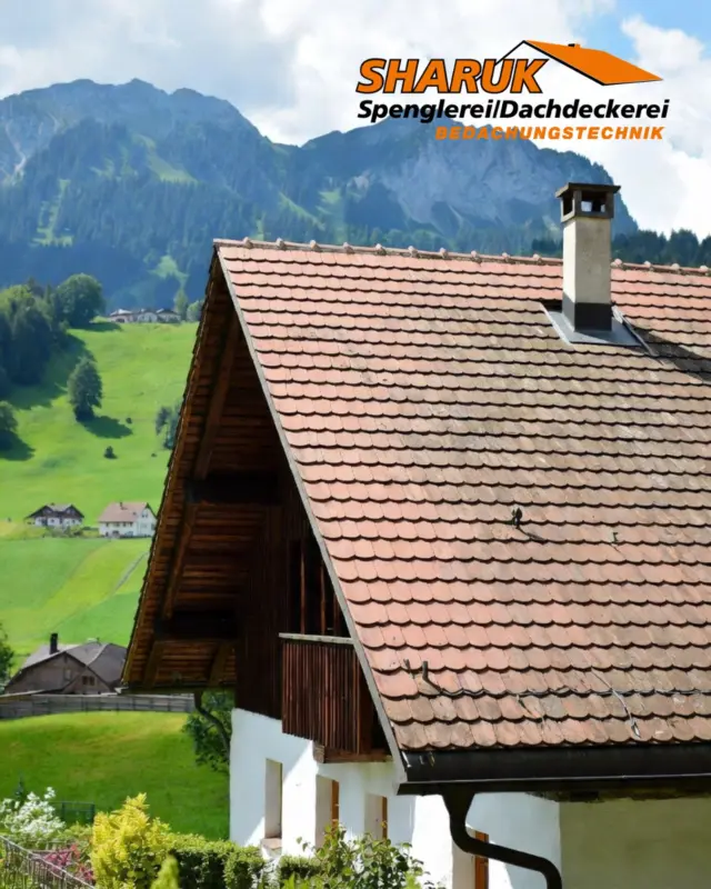 Bei wem weckt dieses Alpenpanorama noch Kindheitserinnerungen? ⛰️
Wir bauen nicht nur neu, oder sanieren… nein wir machen auch gerne einen Check Up bei Bestandsdächern.
Teilweise sind diese Dächer relativ alt, aber noch top in Schuss. 👌
Das ist einfach bayerische Handwerkskunst… die hält was sie verspricht. ⚒️
 
#bayernsdächer #bayerischehandwerkskunst #spenglerei #dachdeckerei #rosenheim